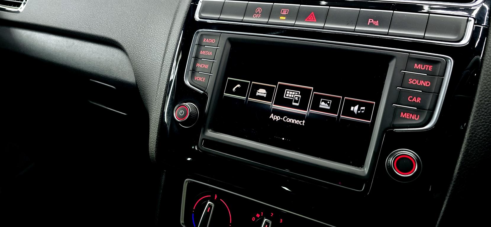 Volkswagen Polo 1.0 TSI BlueMotion Tech R-Line Hatchback 3dr Petrol Manual Euro 6 (s/s) (110 bhp)